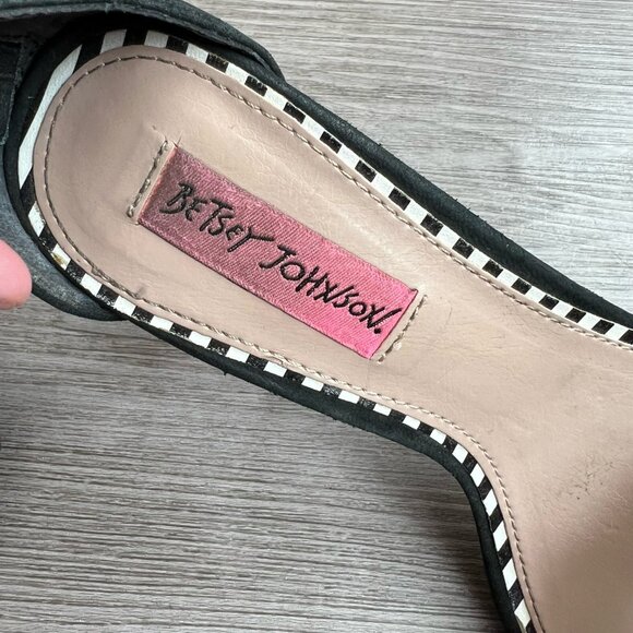 Betsey Johnson Friskyy Side Bow High Strappy Heels Sandals Size W7 - Picture 5 of 6